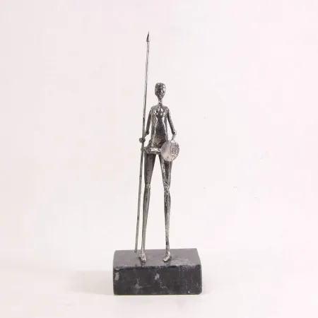 ÖZER AKTAŞ tarafından 2025 yılında 19x7x5 cm ölçülerinde Demir kaynak tekniği ile yapılmıştır.