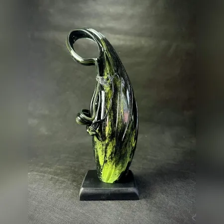 TAHA BAYDAR tarafından 2025 yılında 32x15x12 cm ölçülerinde Sıcak Cam Şekillendirme tekniği ile yapılmıştır.